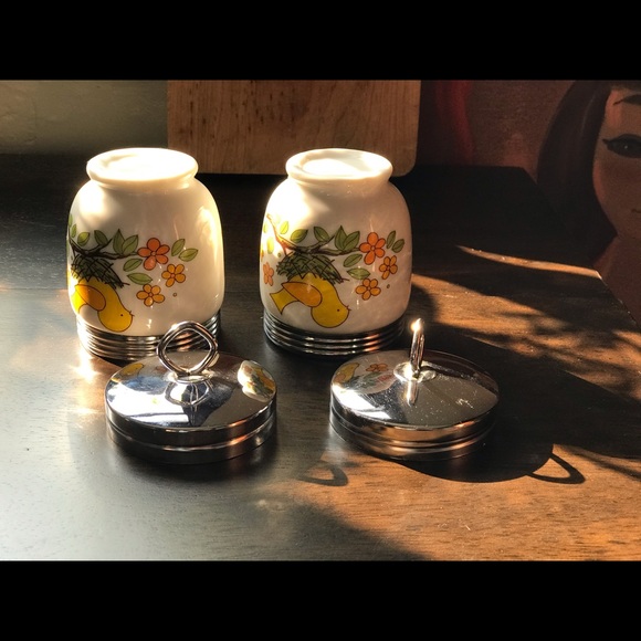 SOLD๐ทVntg Milk Glass Egg Coddle jars with lids ๐ฃ๐ฃ - Picture 6 of 7